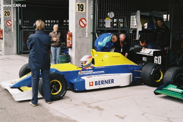 Peter Milavec - Lola F3000 Cosworth @ foto Vla R