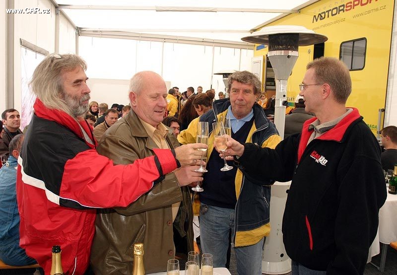 Hosté Proto Cupu - Nerad, Velkoborský, Jílek a pořadatel Dolák